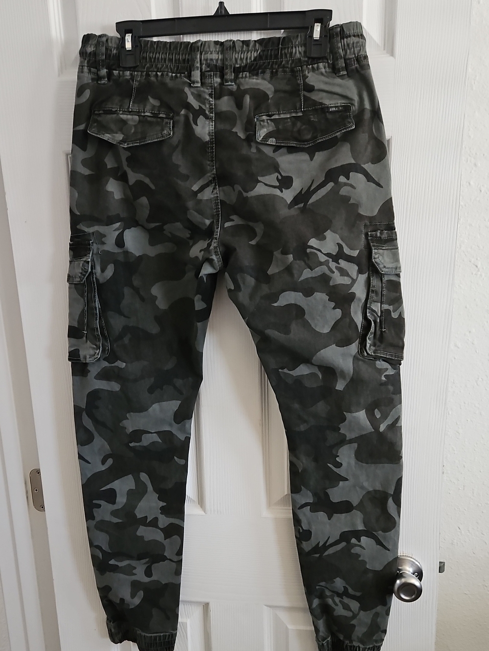 Men's Camo Cargo Pants - Green - Picture 4 of 11